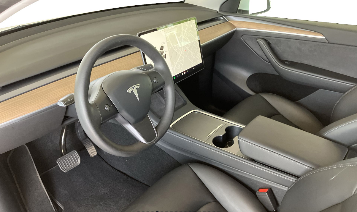 Tesla Model Y Long Range Dual Motor - Image 8